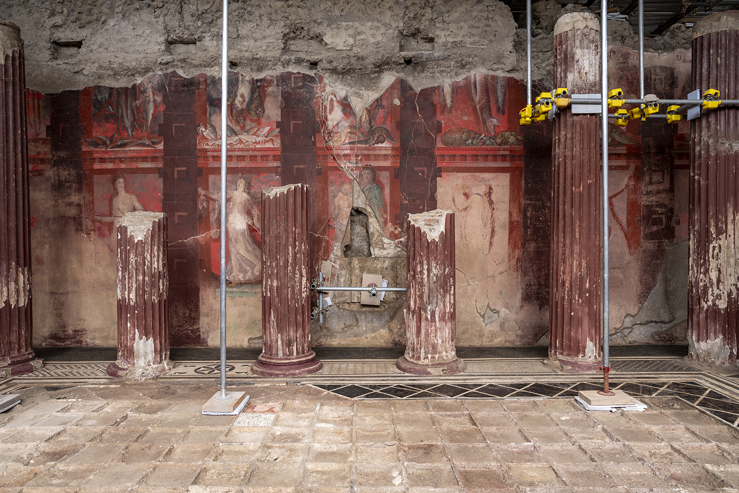 Arqueólogos descubren en Pompeya un inédito fresco dedicado al culto del dios Dionisio