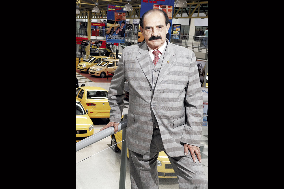 Uldarico Peña llegó hace 65 años a Bogotá y se dedicó al negocio de los taxis. /Gabriel Aponte