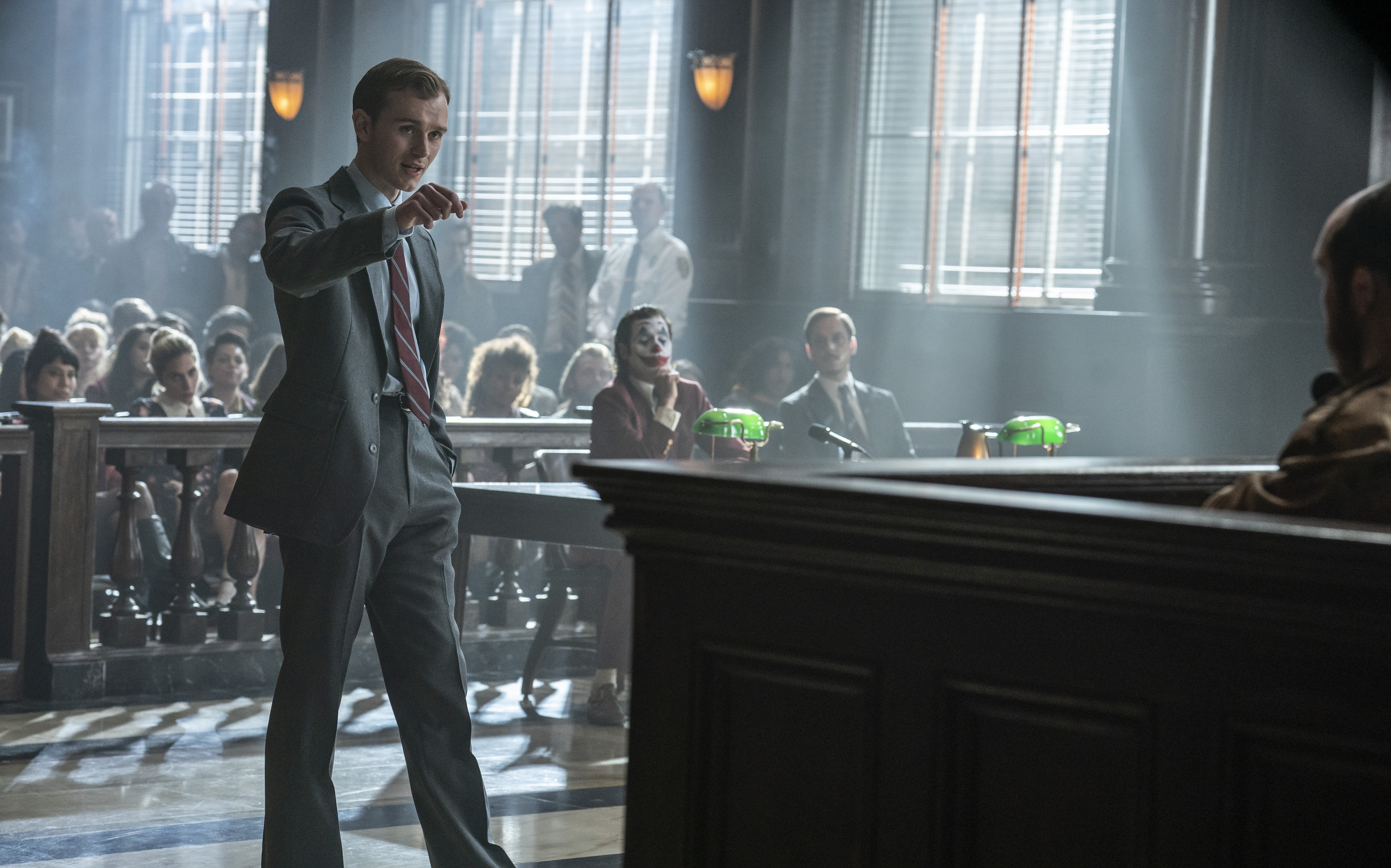 Guasón 2 - Harry Lawtey como Harvey Dent