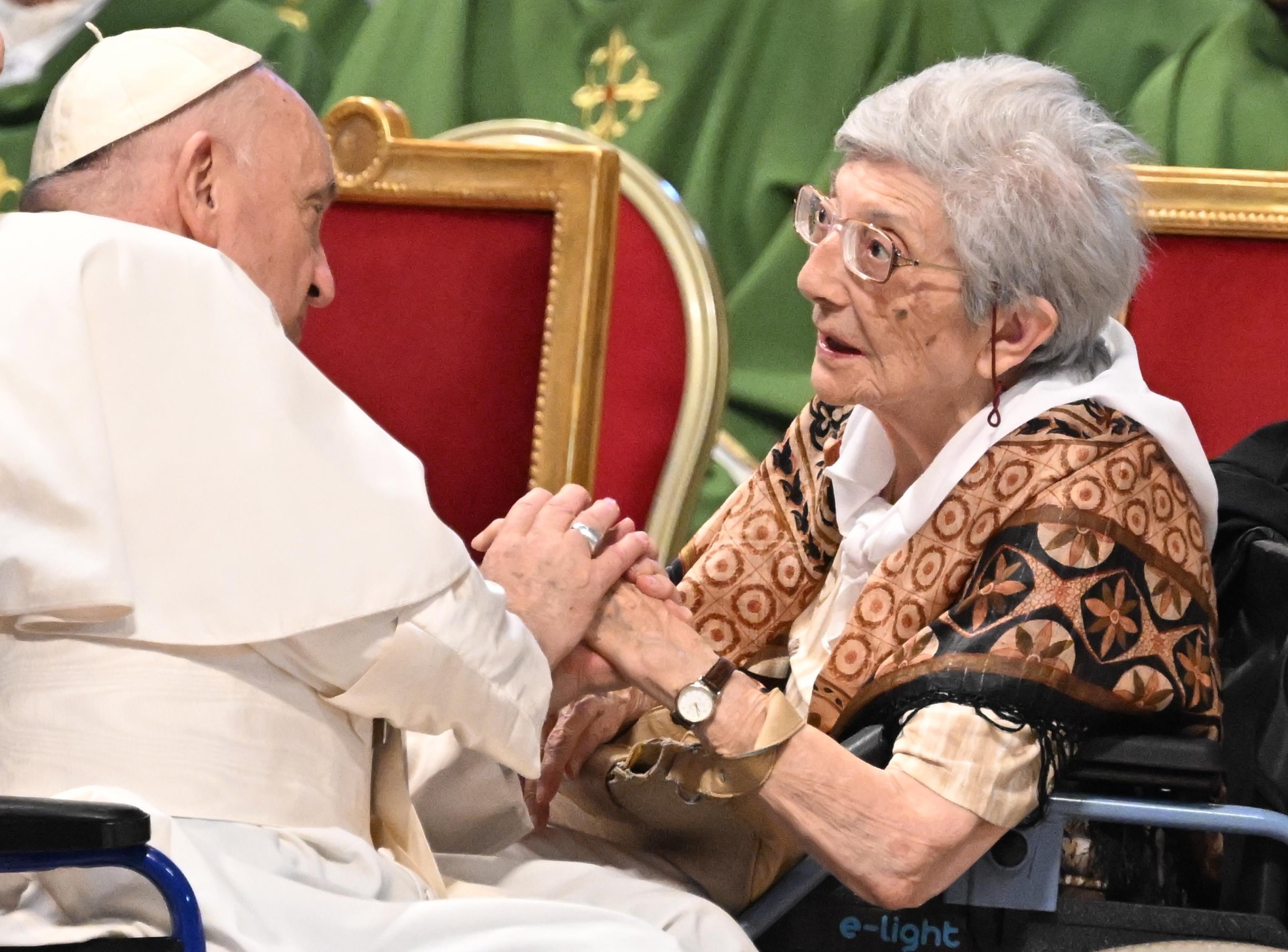 Papa Francisco dice que la Iglesia “morirá” si se vuelve algo “solo para los viejos”