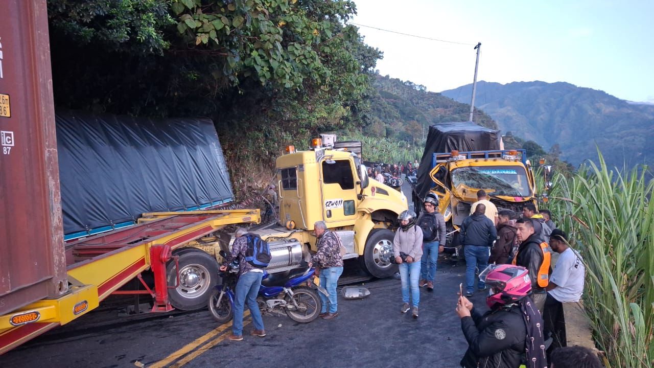 Por grave accidente entre dos tractomulas hubo cierre total en vía Cajamarca – Ibagué