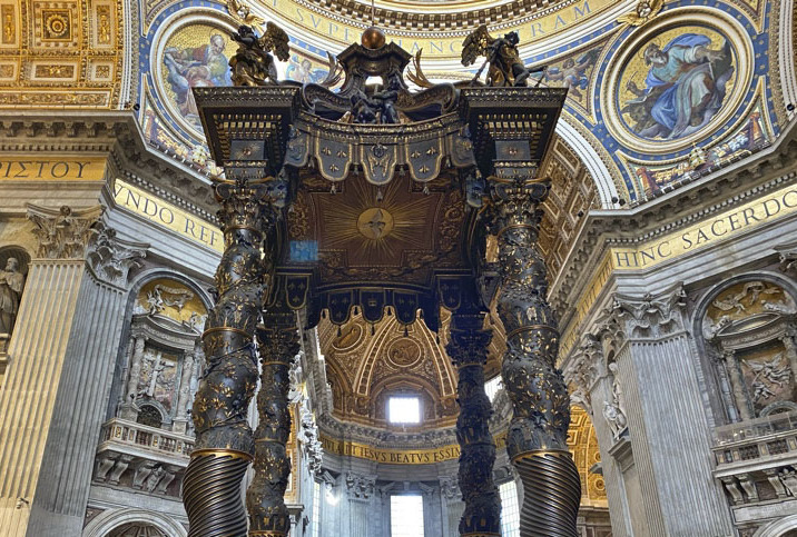 El baldaquino de Bernini en San Pedro afronta una restauración “titánica”