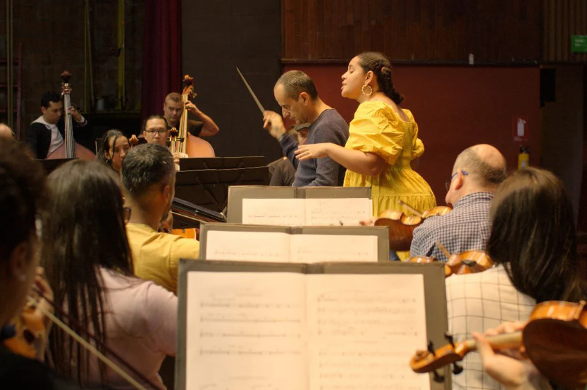 Lido Pimienta se presenta por primera vez con la Orquesta Filarmónica de Medellín