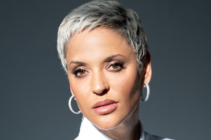 Mariza ha colaborado con artistas como Jacques Morelenbaum, John Mauceri, Miguel Poveda, Gilberto Gil, Ivan Lins, Lenny Kravitz y Sting. 