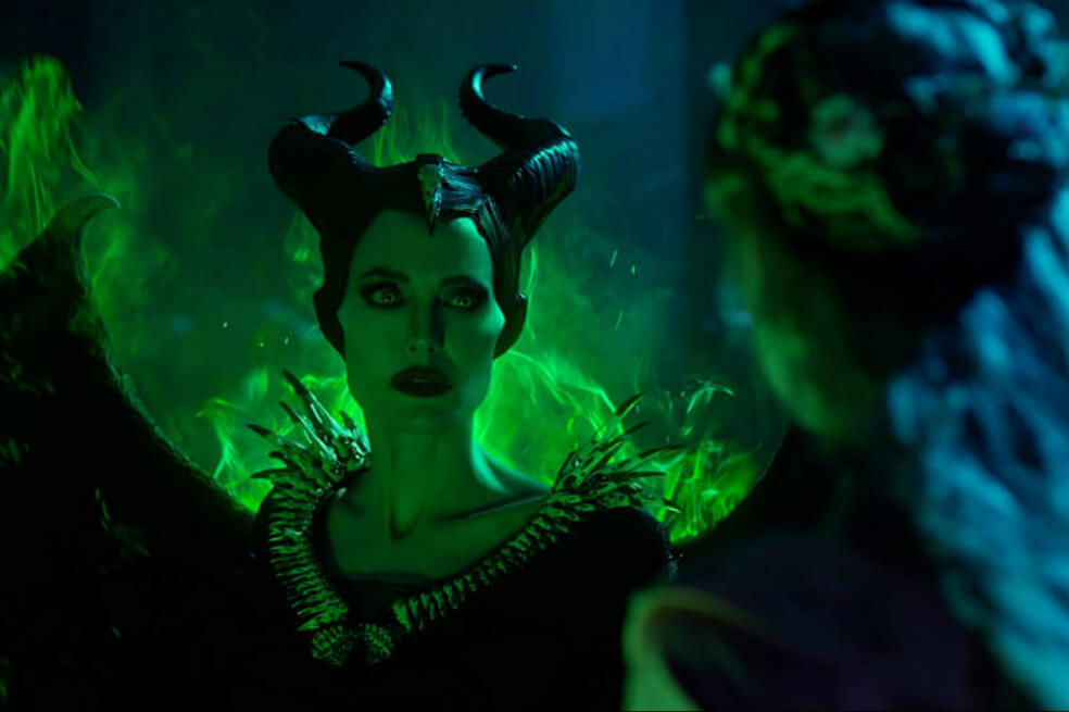 Angelina Jolie y Michelle Pfeiffer se enfrentan en el nuevo tráiler de «Maléfica»