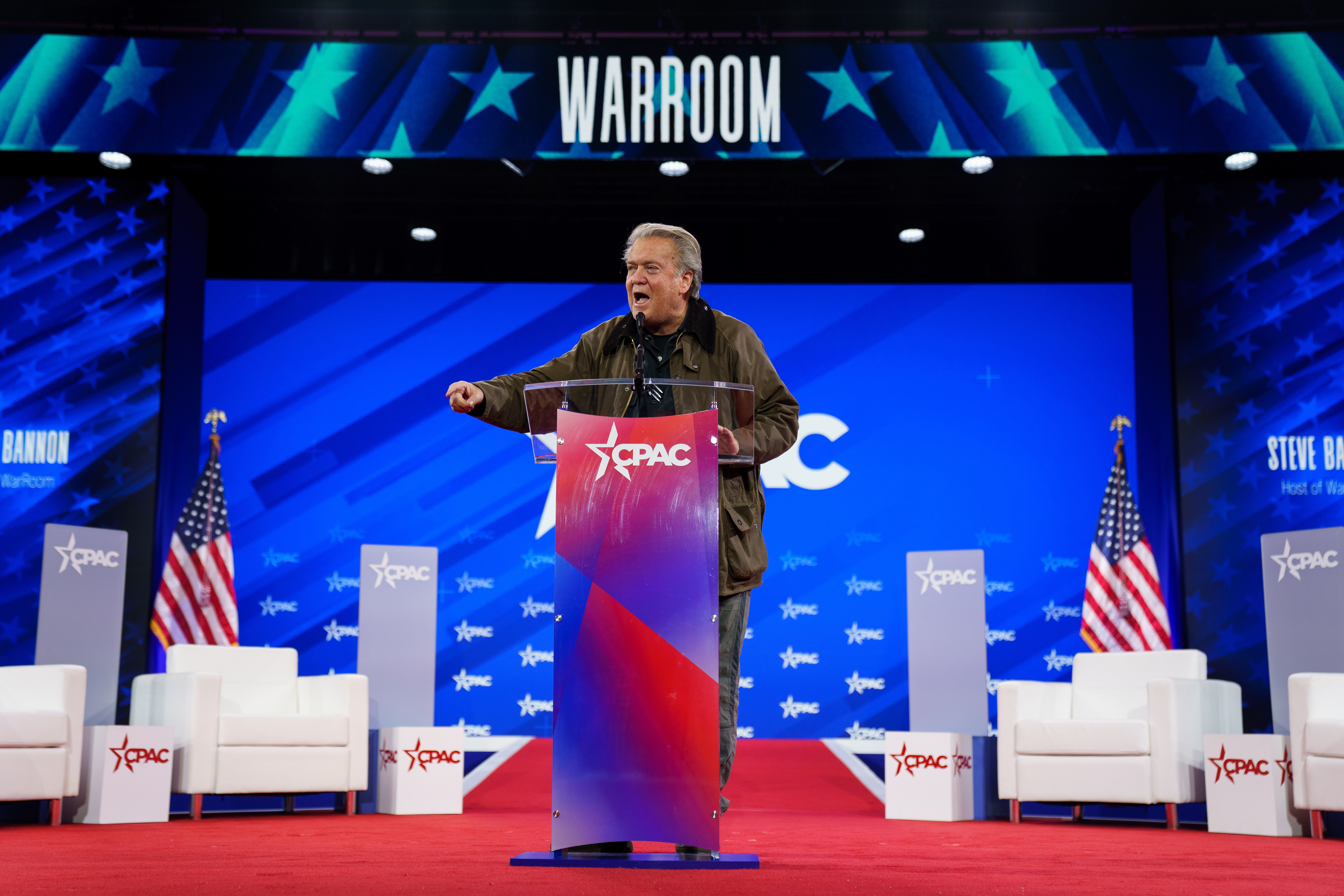 Steve Bannon, exconsejero de Trump, acusado de hacer saludo nazi en CPAC