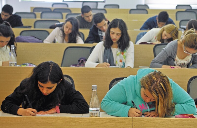 En 2016 se matricularon 152.496 estudiantes. En 2017 la cifra bajó a 147.873 y en 2018 hasta 134.608. / Archivo - El Espectador