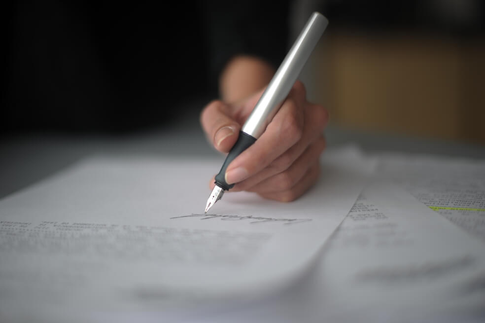 Se han firmado más de 9.000 contratos por el coronavirus, según Transparencia por Colombia