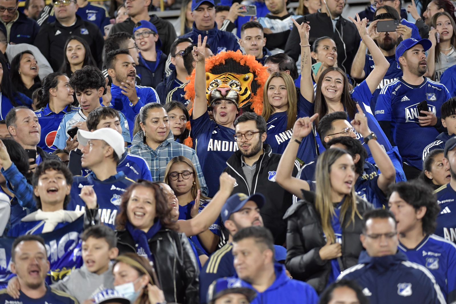 Miles de hinchas de Millonarios colmaron El Campín para darle la bienvenida a Radamel Falcao García al club albiazul.