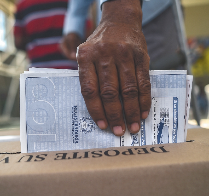 Elecciones, bajo asedio