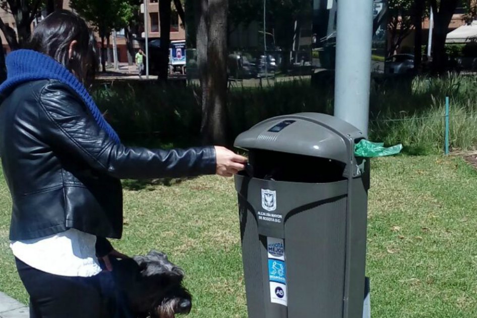 Bogotá arranca 2017 con más cestas para depositar basura en las calles