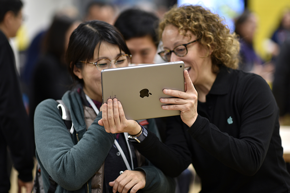 Apple desafía a Netflix en campaña multimillonaria