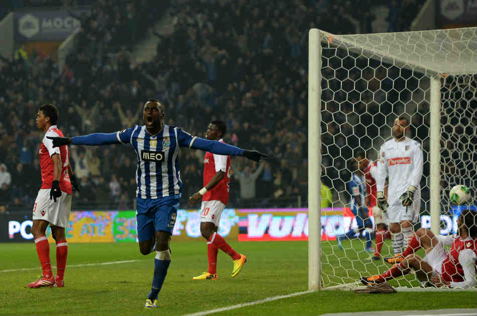 Jackson Martínez marcó doblete y puso al Porto a liderar la liga lusa