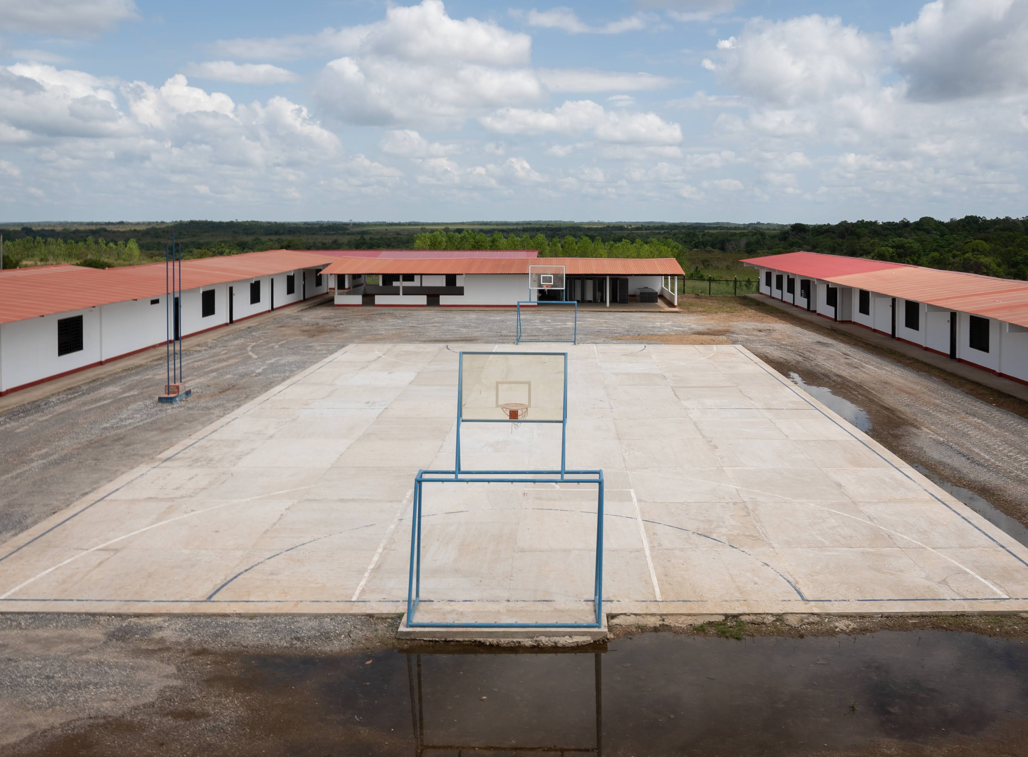 “Bajo ataque”: el informe que revela los impactos del conflicto armado en la educación