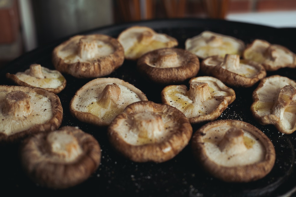 Acompaña tus comidas con unos champiñones al ajillo