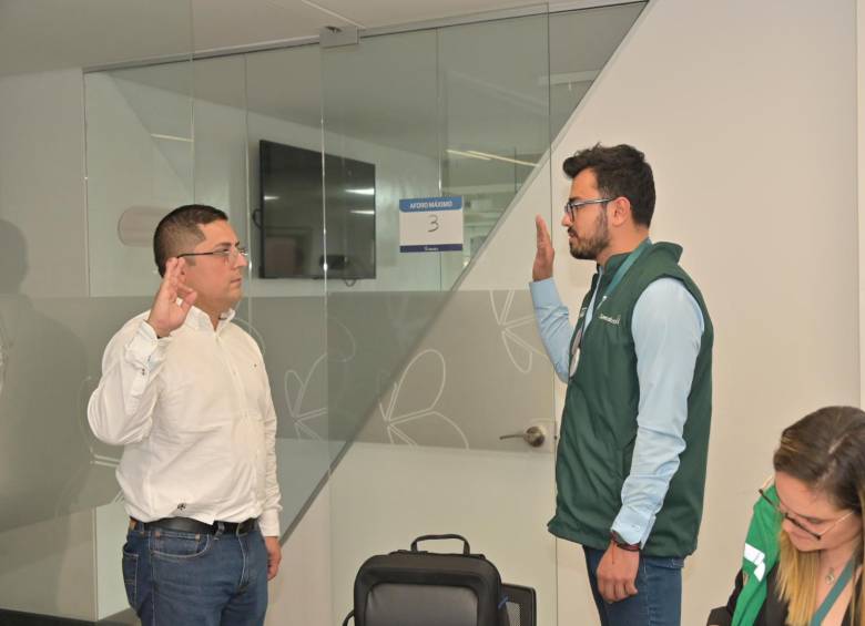 Duver Dicson Vargas en posesión como agente interventor de la EPS Sanitas.