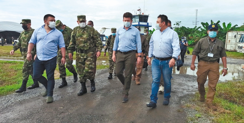 El ministro de Defensa, Diego Molano, y el gobernador Jhon Rojas hicieron un consejo de seguridad en la zona. / Mindefensa