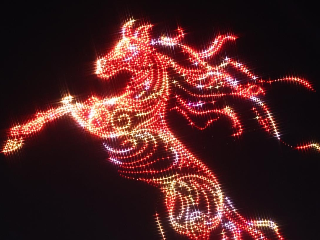 Busan (Korea, Republic Of), 31/12/2025.- Drones are lit up to create an image of a red horse, the 2026 animal symbol in the Chinese zodiac, over a beach in the southeastern port city of Busan, South Korea, in the early hours of 01 January 2026, as people celebrate New Year during a countdown event. (Corea del Sur) EFE/EPA/YONHAP SOUTH KOREA OUT