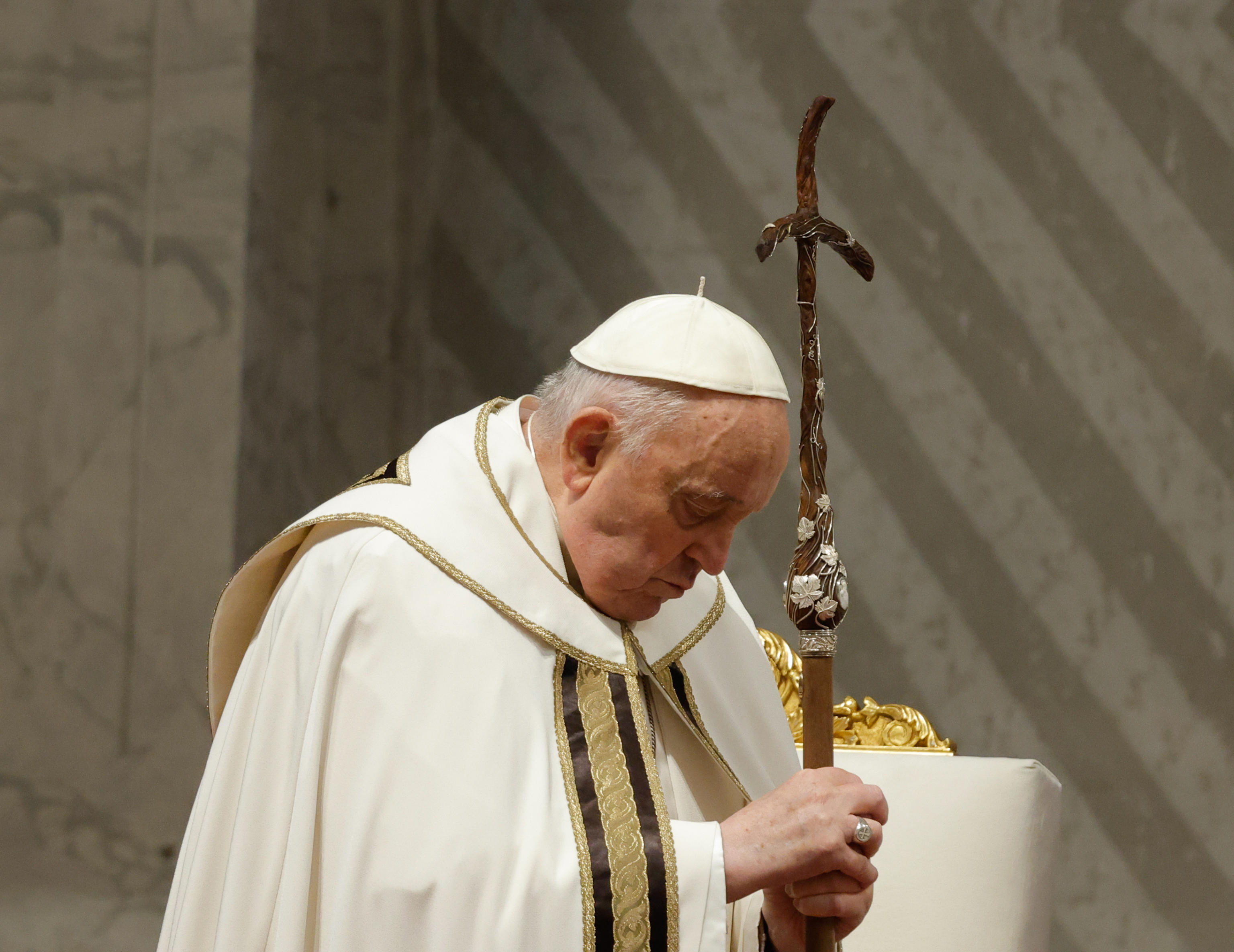 Vatican City (Vatican City State (holy See)), 28/03/2024.- Pope Francis presides over a Holy Chrism Mass on Maundy Thursday at Saint Peter's Basilica in Vatican City, 28 March 2024. (Papa) EFE/EPA/GIUSEPPE LAMI