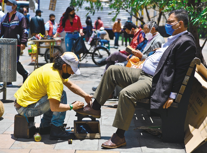 1,3 millones de capitalinos están empleados en el sector informal