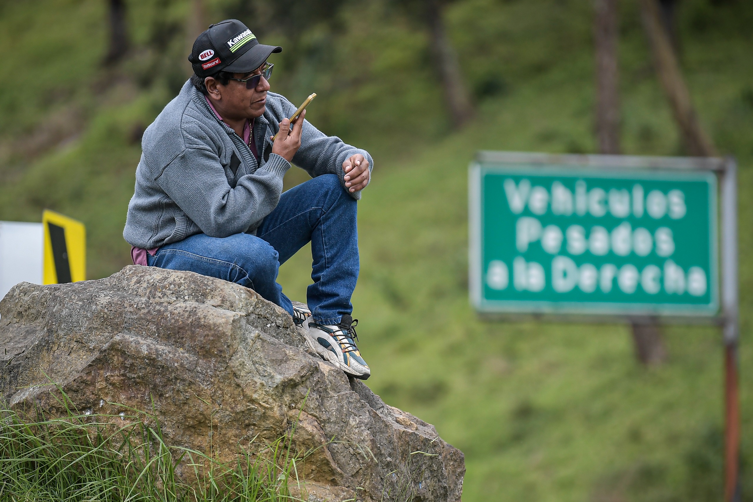 Debido a la dificultad de los trabajos en terreno, por el momento continúa el cierre total en el sector de El Uval en sentido Bogotá-Villavicencio y en el sector Buenavista en sentido Villavicencio-Bogotá.