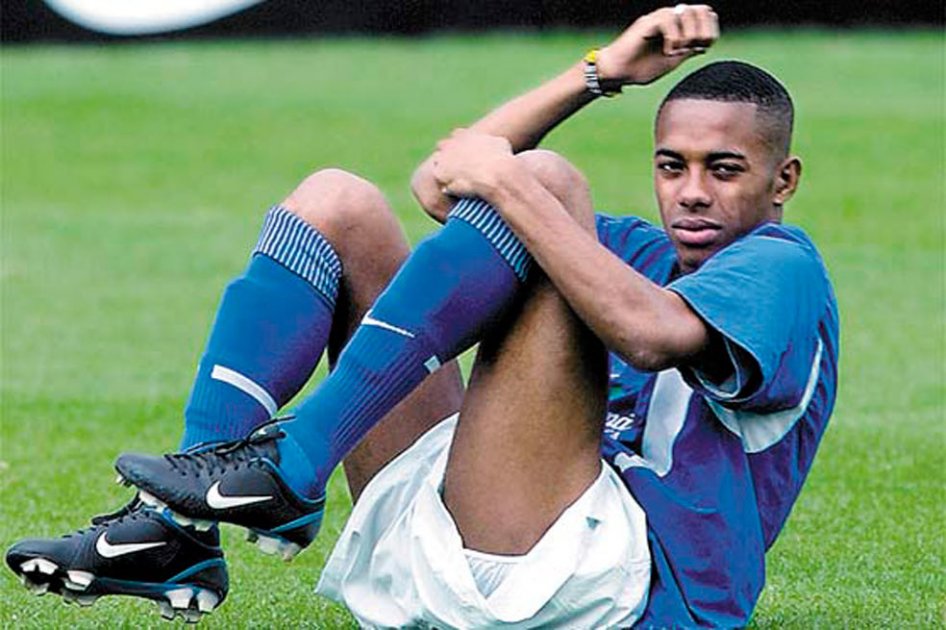 Robinho se lesionó nuevamente en su muslo derecho