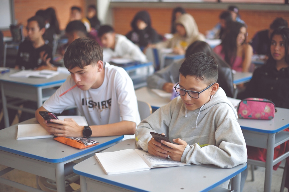 ¿A qué edad debería tener celular un niño? La recomendación de agremiación de colegios