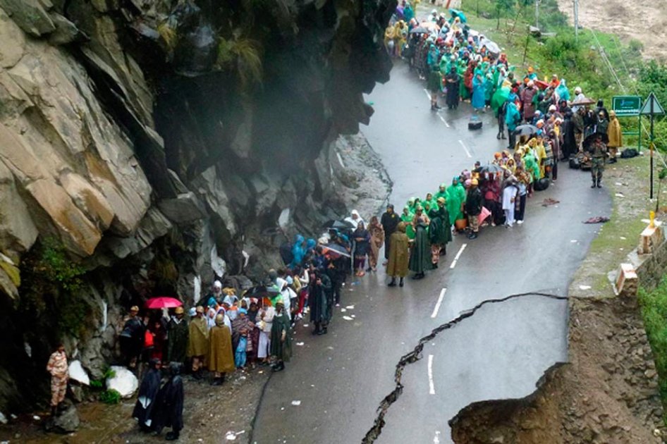 Aumentan a 95 los muertos por inundaciones de la India