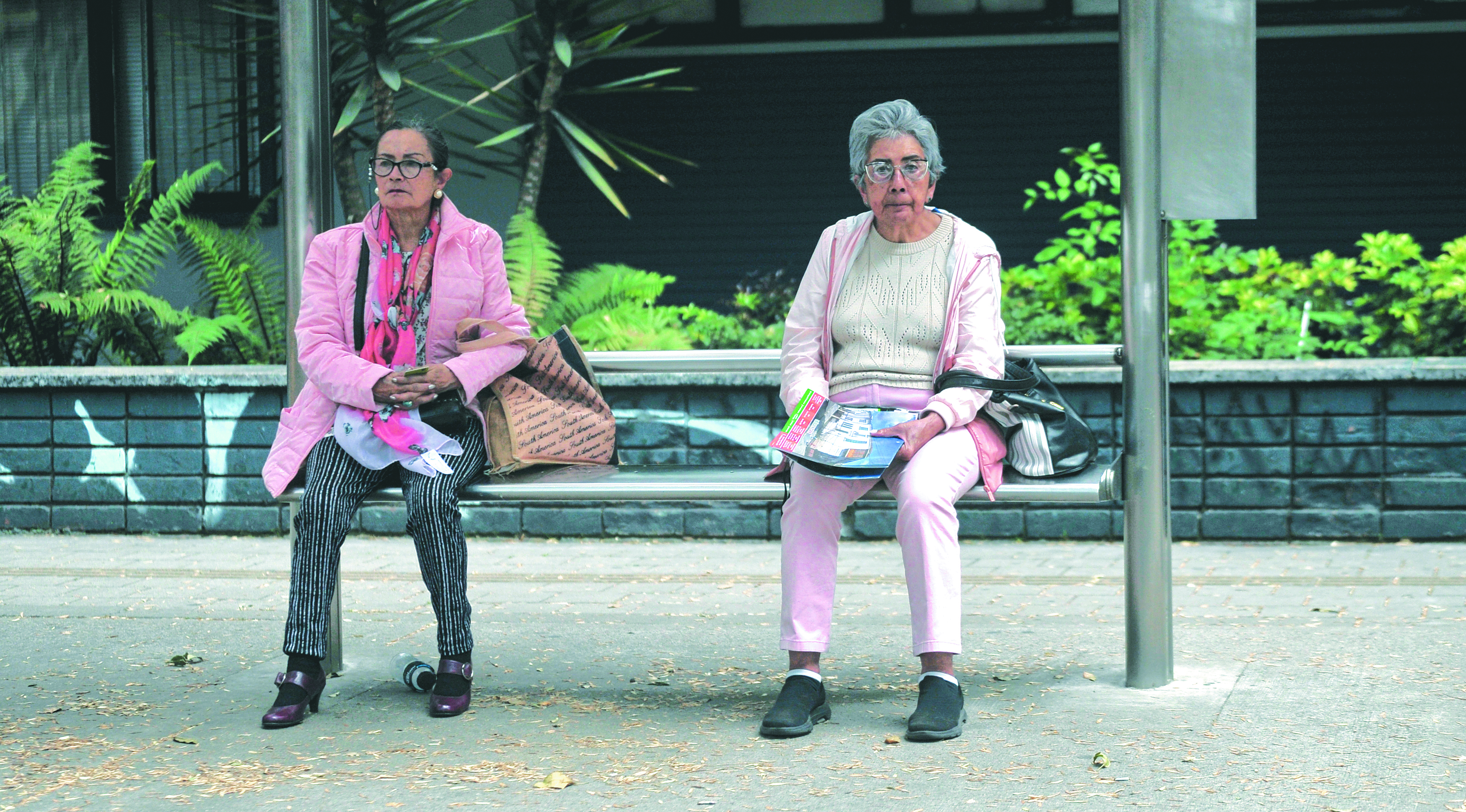 Este año bajó el requisito de semanas para que las mujeres se pensionen: lo que debe saber