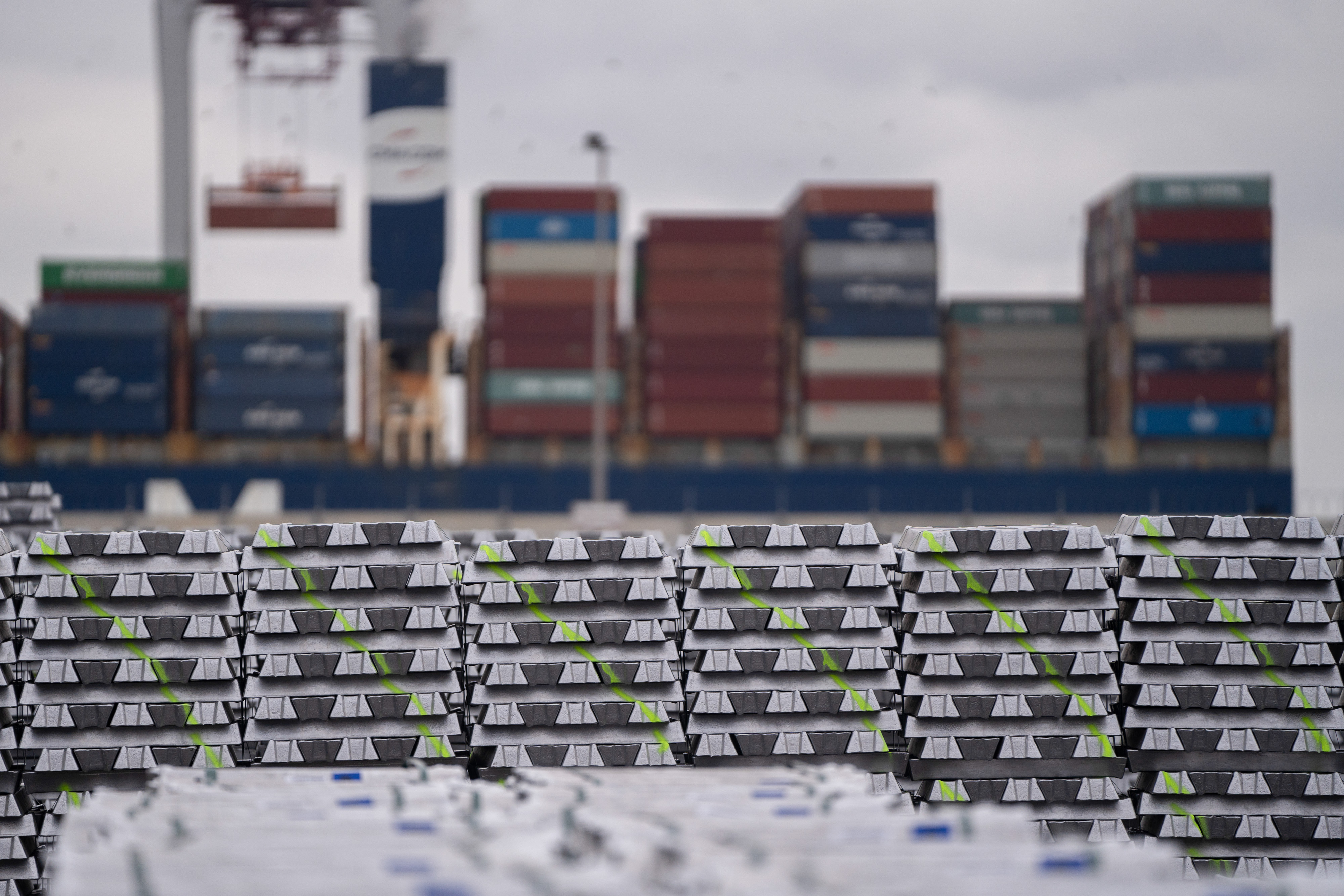 Bound aluminum ingots stacked in the yard at the Aluminum Dunkerque SAS aluminium smelter near Dunkirk, France, on Monday, March 17, 2025. After weeks of uncertainty that ricocheted through markets, President Trumps 25% tariffs on steel and aluminum imports from every country in the world went into effect on Wednesday morning. Photographer: Nathan Laine/Bloomberg