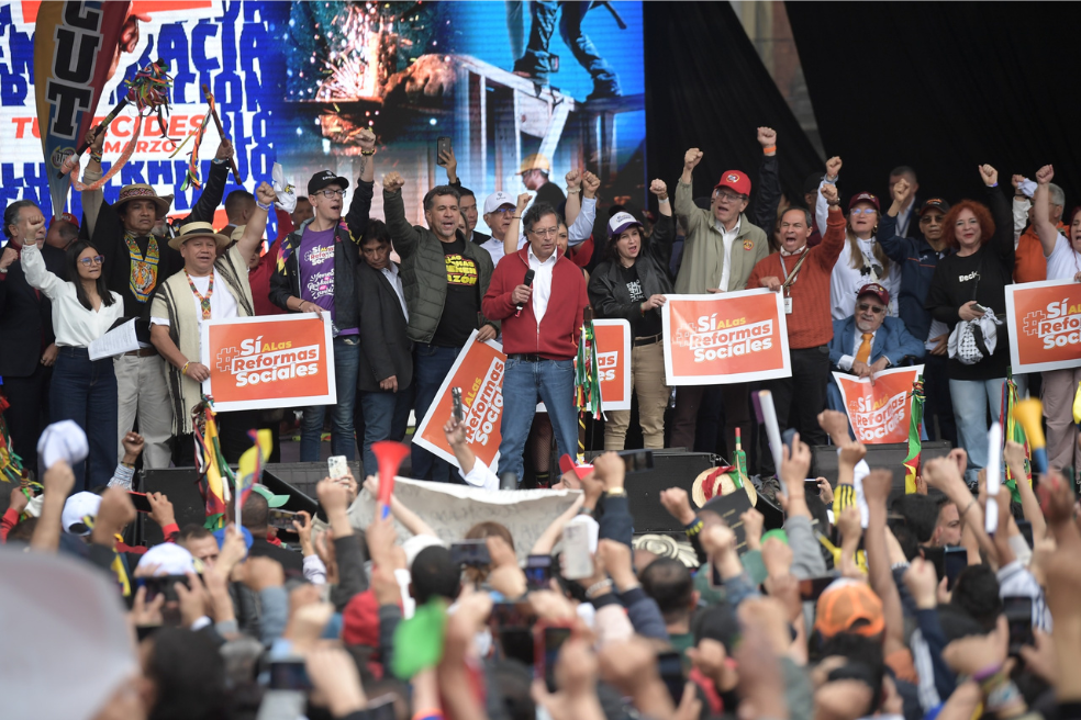 Petro lanza su consulta en la marcha y reta al Senado para presionar su aprobación