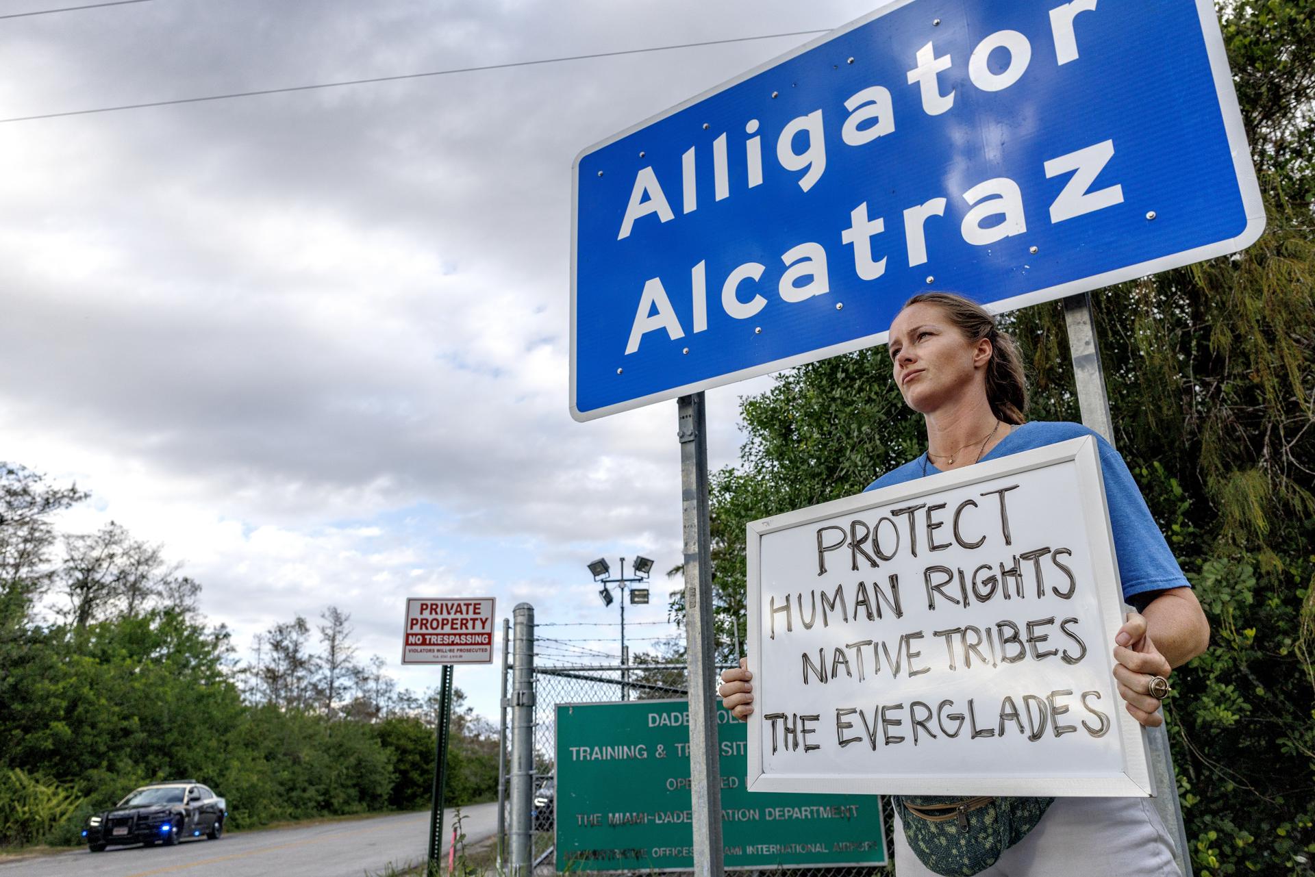 Cierra Alligator Alcatraz, la megacárcel de Florida, después de 21.000 migrantes deportados