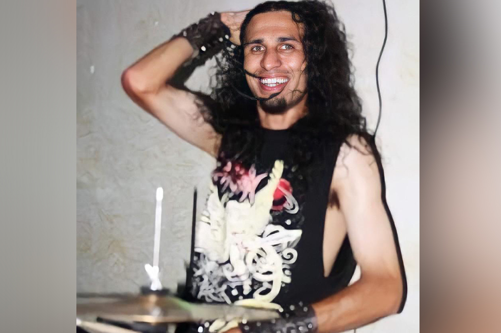 José es un apasionado por la música. Una de sus aficiones es el metal.