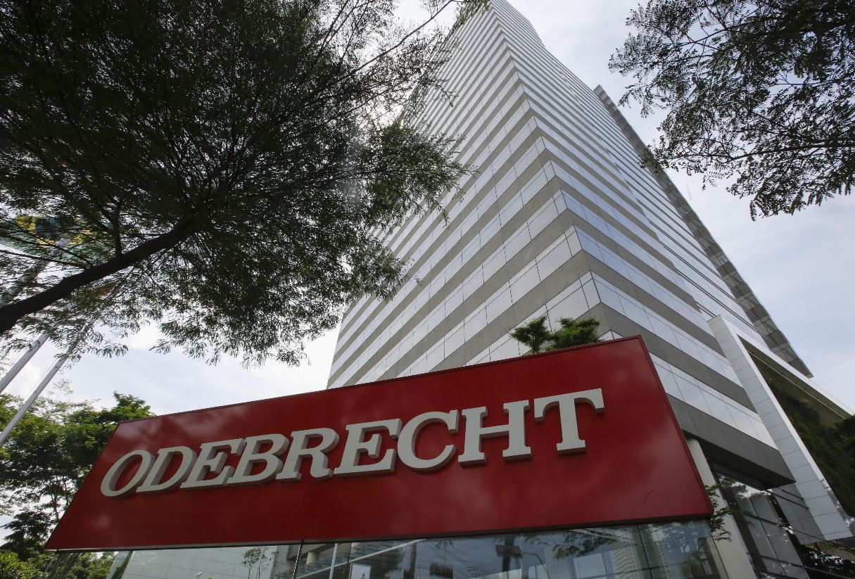 Odebrecht habría pagado afiches de campaña de Santos en 2010