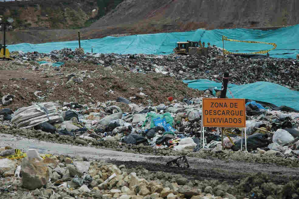Diariamente se disponen 6.000 toneladas de basuras en el relleno sanitario Doña Juana. /Archivo