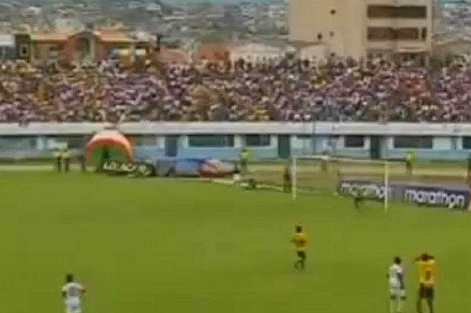 El autogolazo que definió un partido en Ecuador