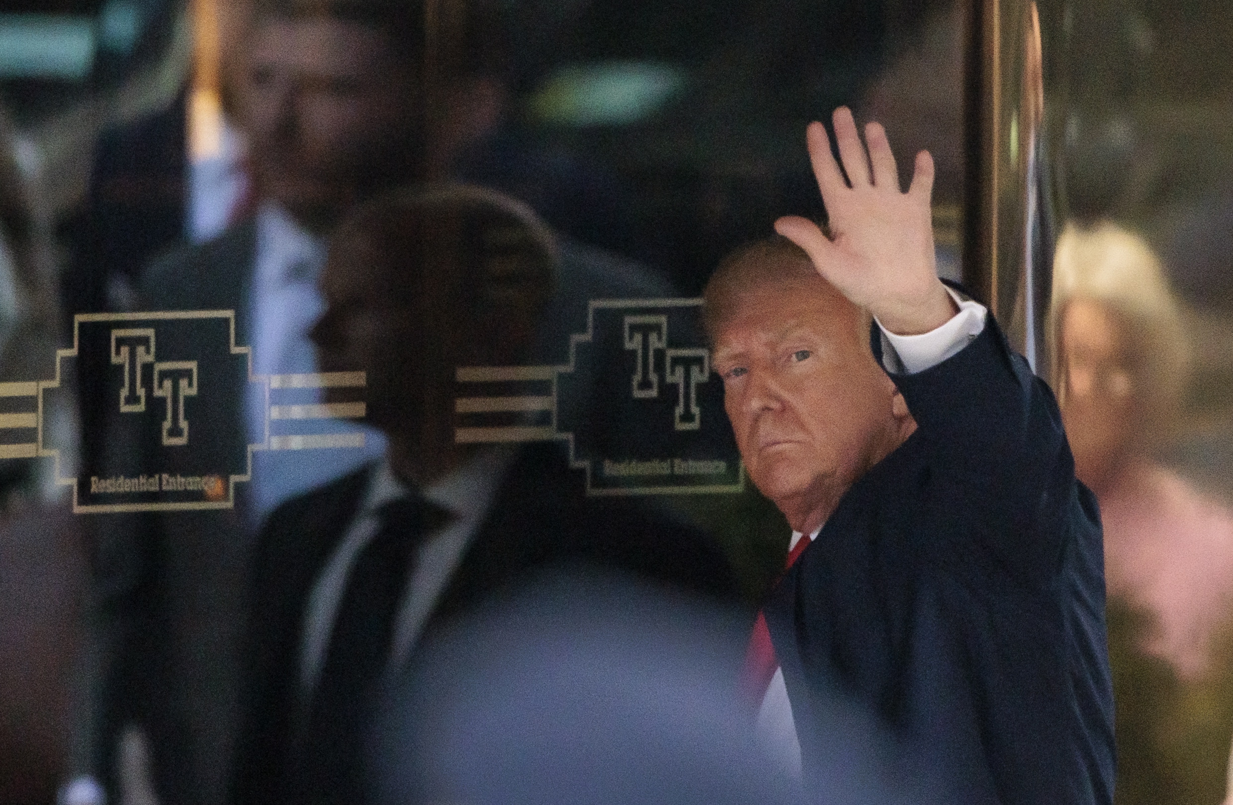 Donald Trump ya está en Nueva York; el martes se presentará ante el juez Merchán