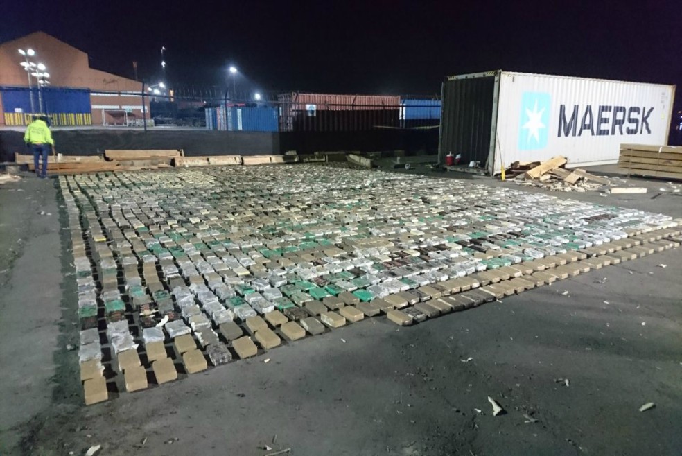 Incautan dos toneladas y media de cocaína camufladas en listones de madera
