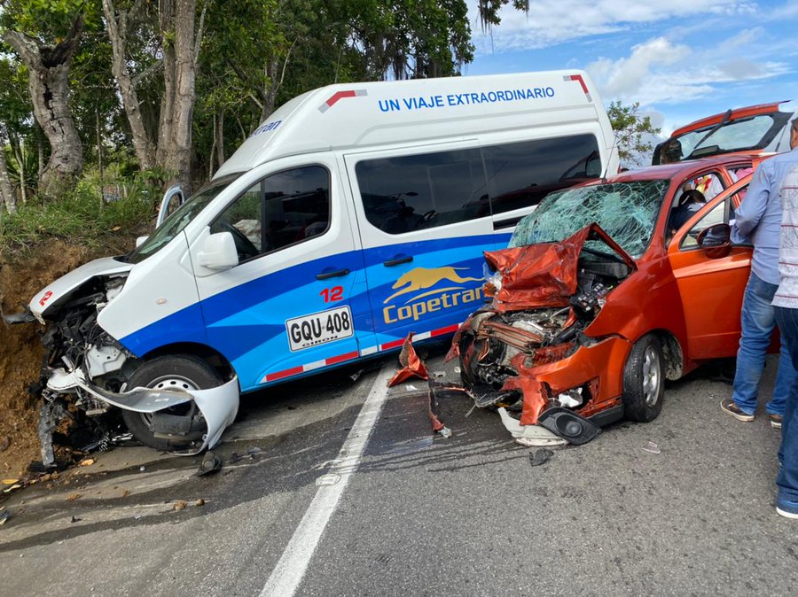 Cinco personas heridas deja grave accidente en la vía Bucaramanga -Bogotá