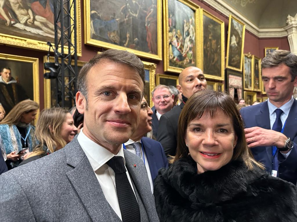 Emmanuel Macron, presidente de Francia y Julia Simpson, presidenta del WTTC.