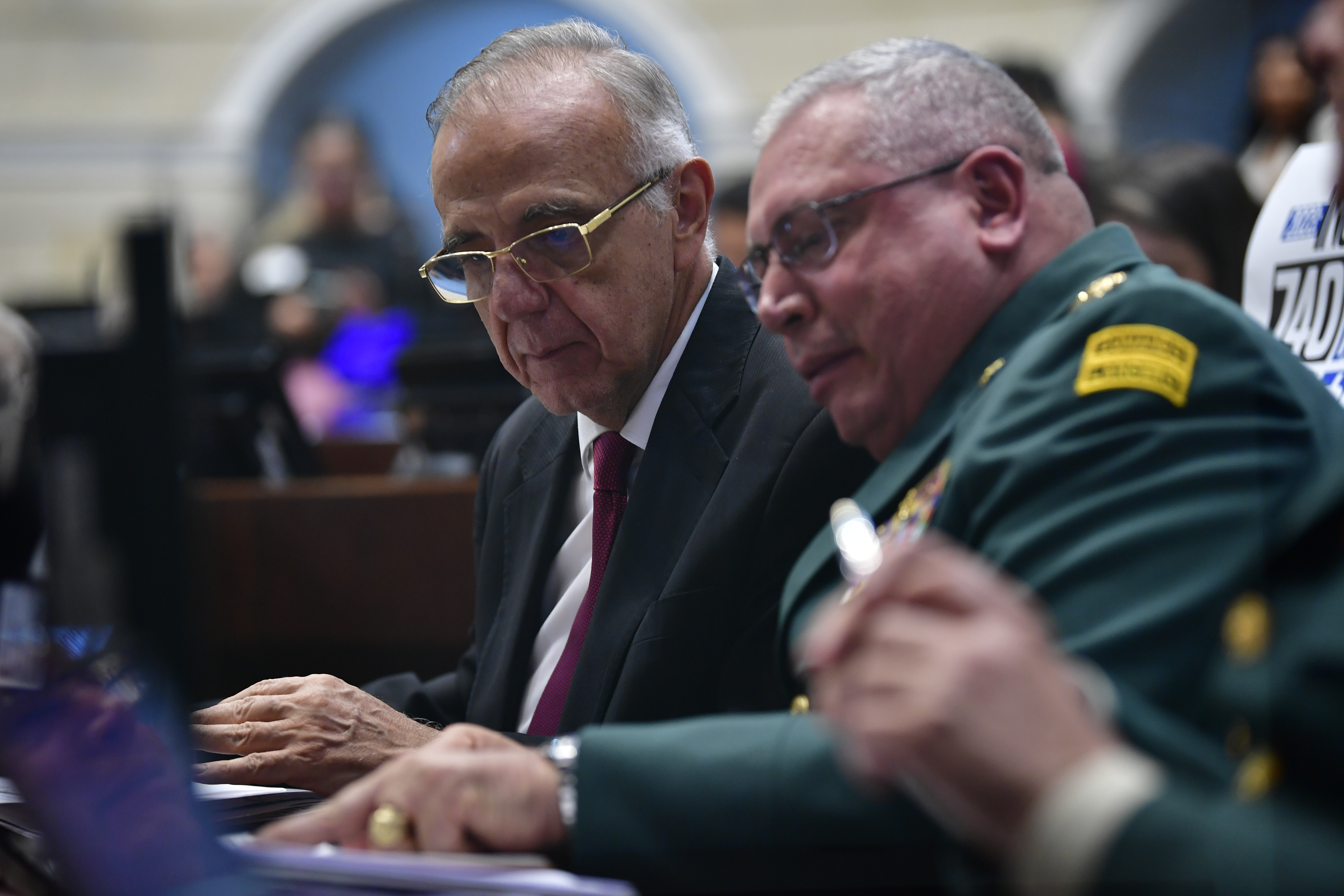 Ministro de defensa durante la moción de censura en su contra en el Congreso de la República