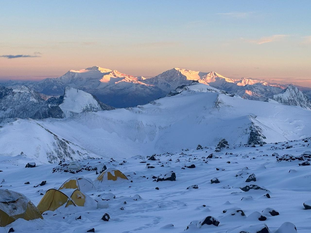 La Expedición Andina, en la cima del Aconcagua.