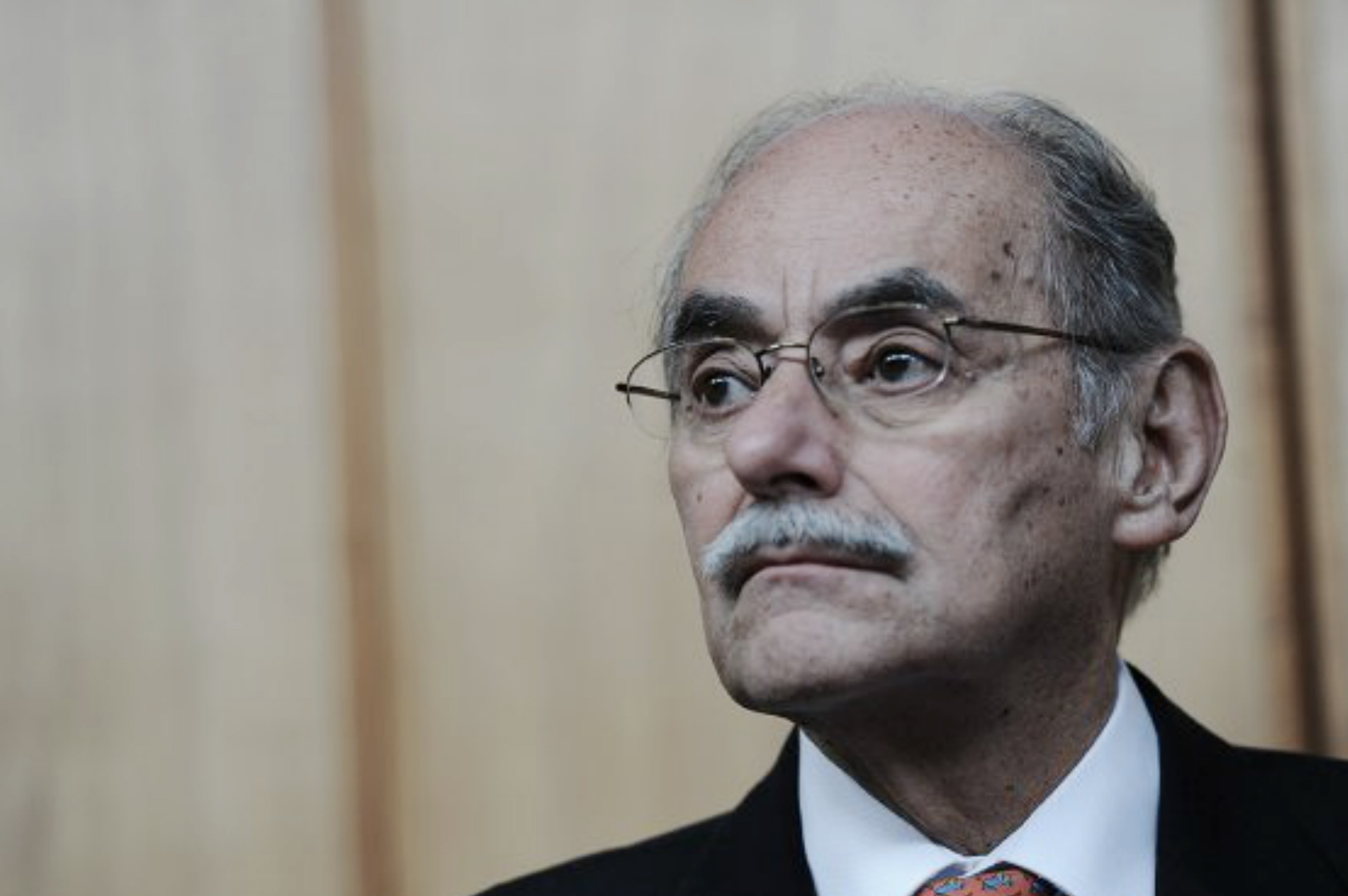 No tienen autoridad moral para pedir renuncia de Santos: Serpa sobre carta del uribismo
