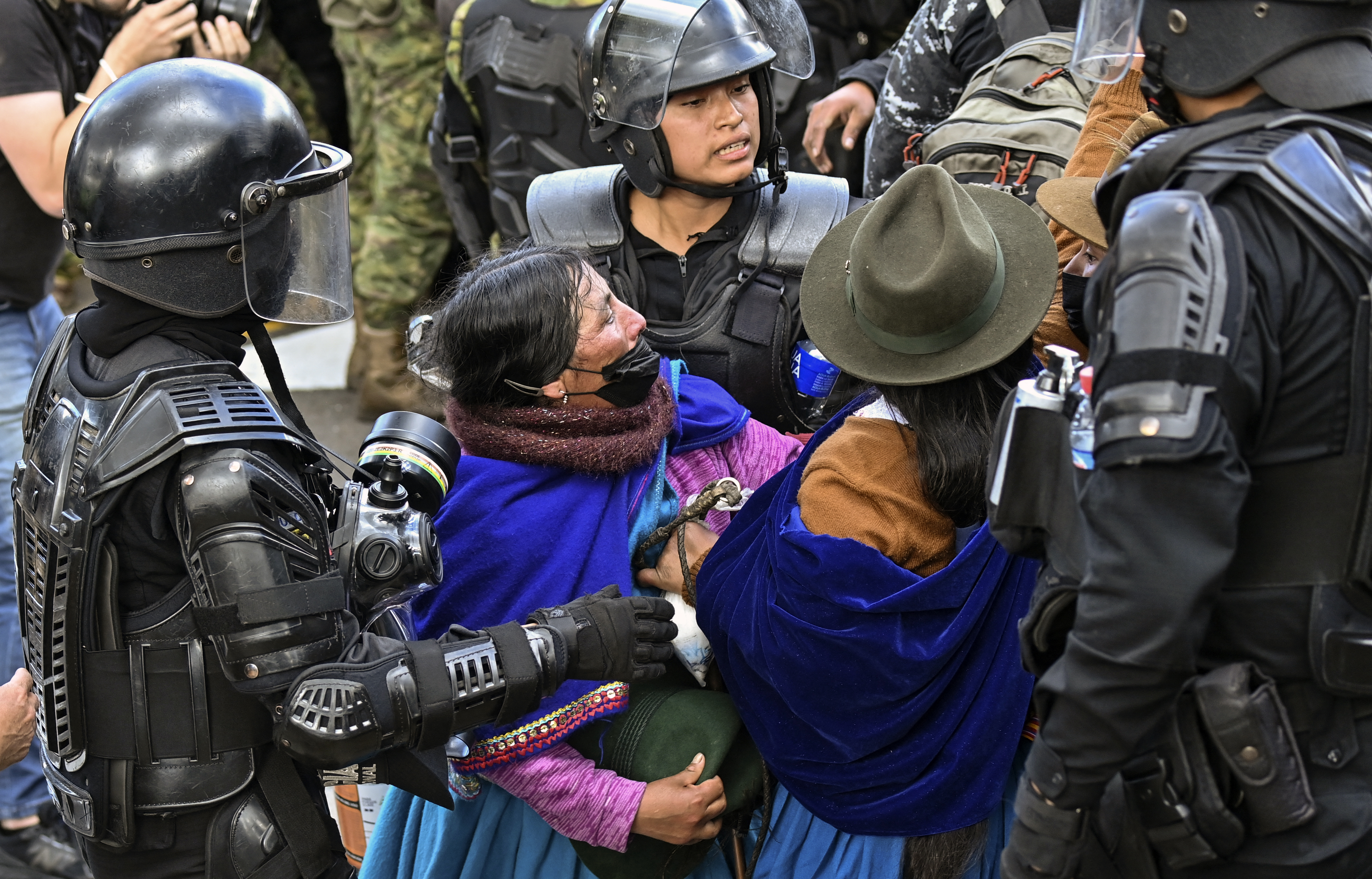 Protestas en Ecuador: indígenas intentaron entrar al Congreso