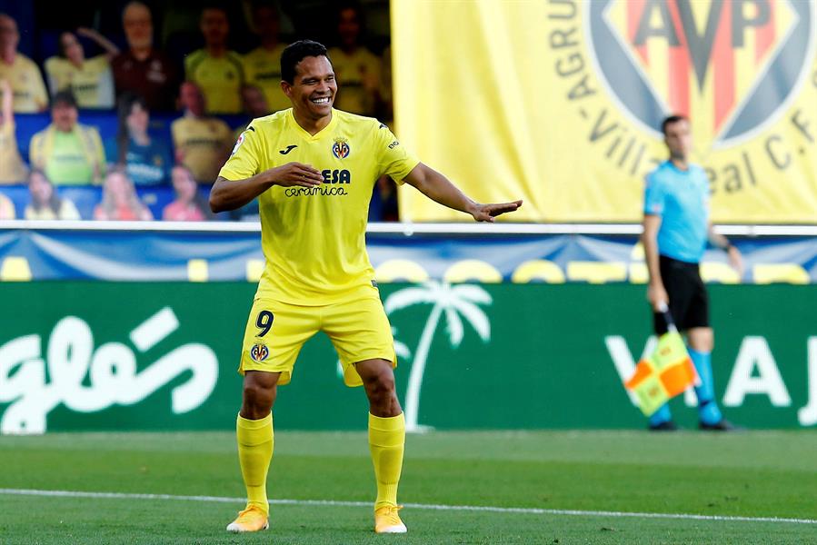 Carlos Bacca irá por su tercer título de la Europa League