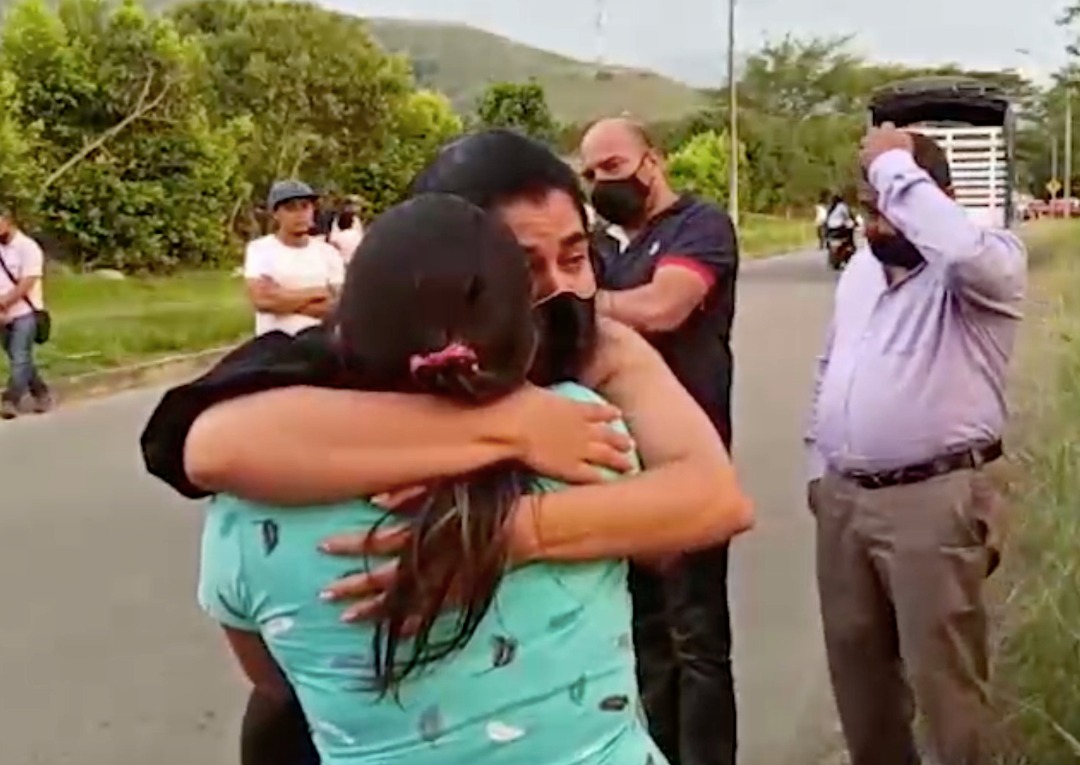 Familia de Juliana Giraldo se encontró con la familia del soldado que la mató
