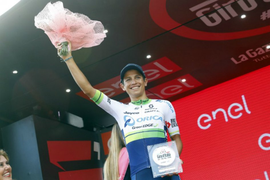Esteban Chaves festeja su segundo lugar en el Giro de Italia 2016. / AFP