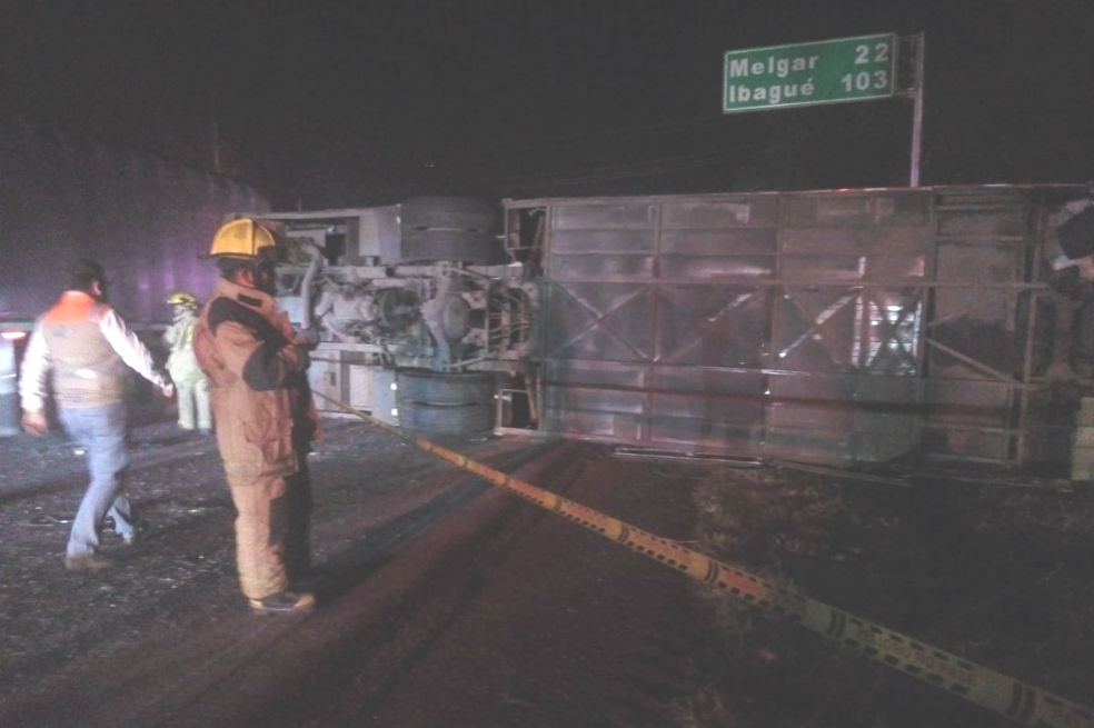Accidente en vía Bogotá-Girardot deja un muerto y 20 heridos