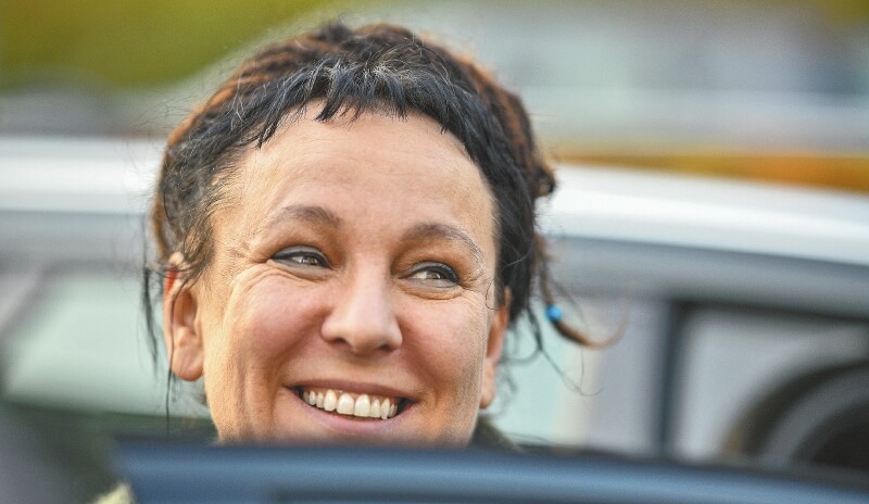 La escritora polaca Olga Tokarczuk recibió este jueves el Premio Nobel de Literatura 2018. / AFP