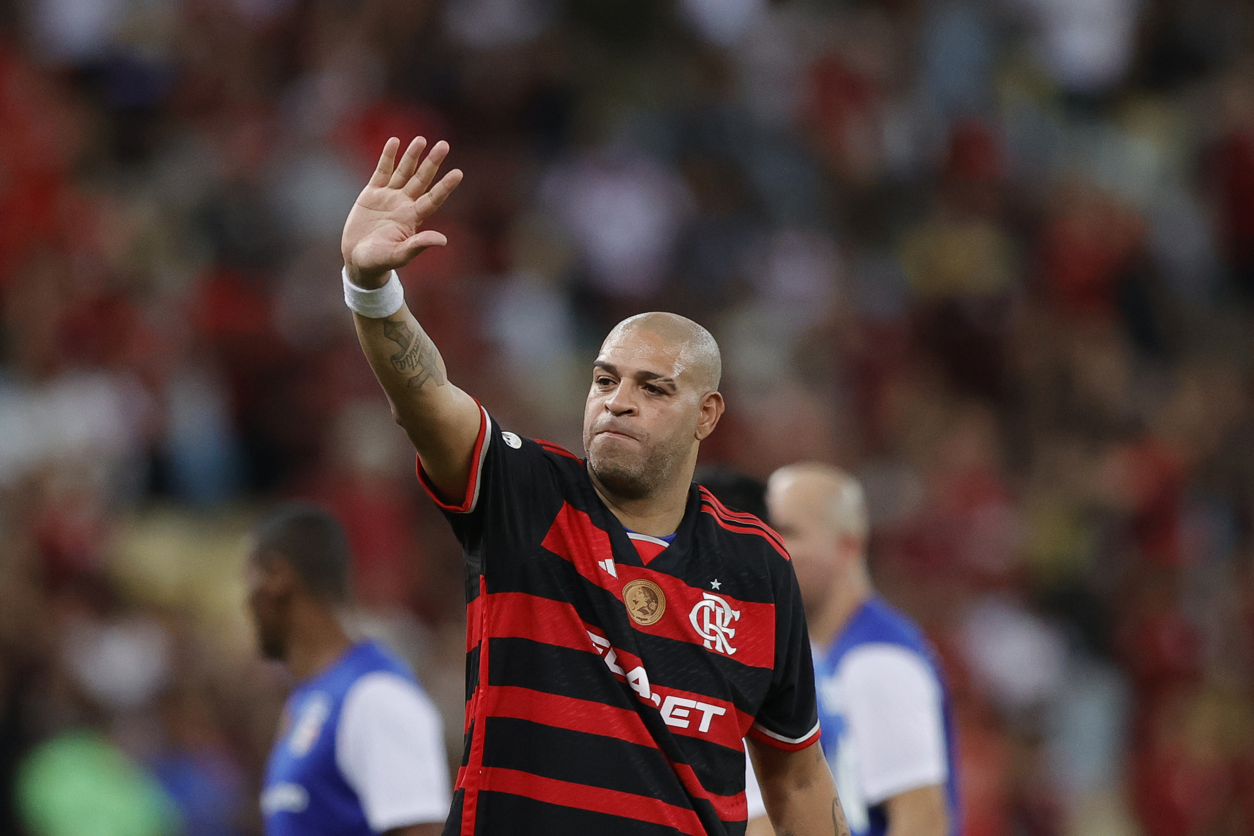 El futbolista brasileño Adriano celebró su partido de despedida en el Maracaná